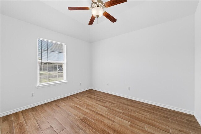 Building Photo - 2314 Blue Star Dr