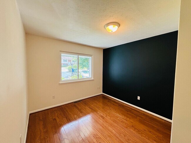 Building Photo - 3 Bedroom, 2 Bath House in Woodbine w/walking trail access