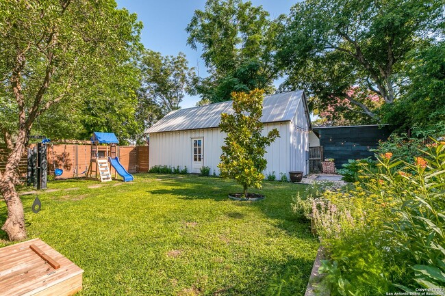 Building Photo - GORGEOUS BEACON HILL BUNGALOW