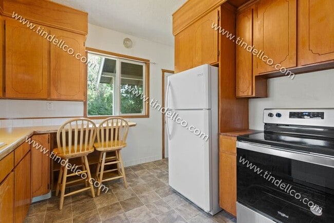Building Photo - Pet Friendly 4 bedroom 2 bathroom home located blocks from University of Portland!
