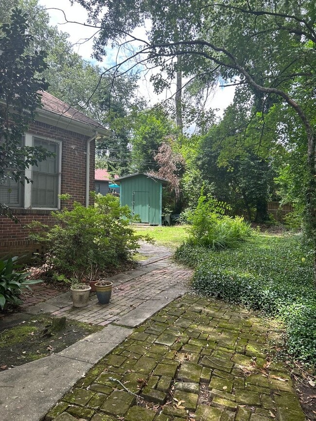 Building Photo - 1721 St Elmo Dr