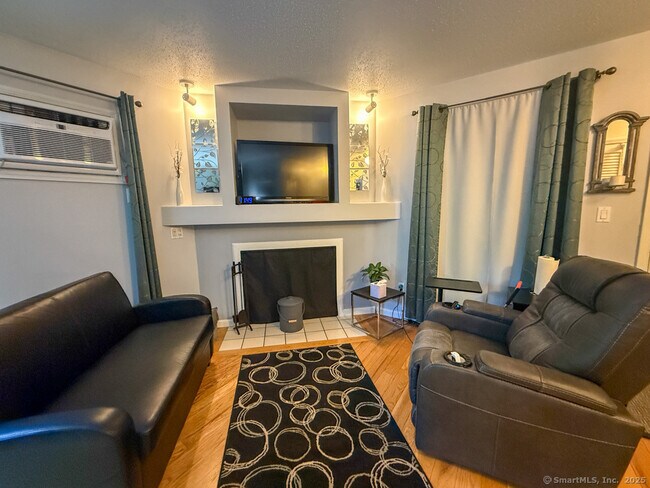 Building Photo - 55 Cross St