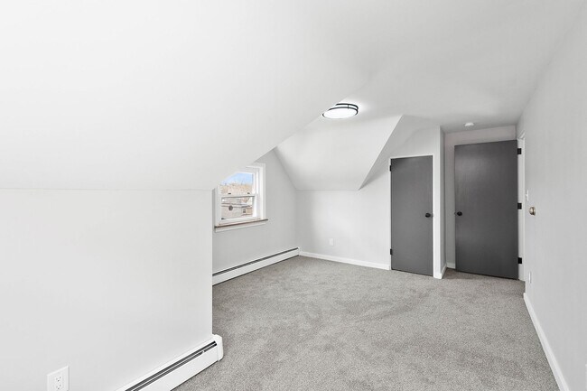 Building Photo - 826 Miller Ave