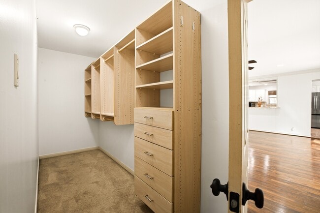 Building Photo - 5238 Kinglet St