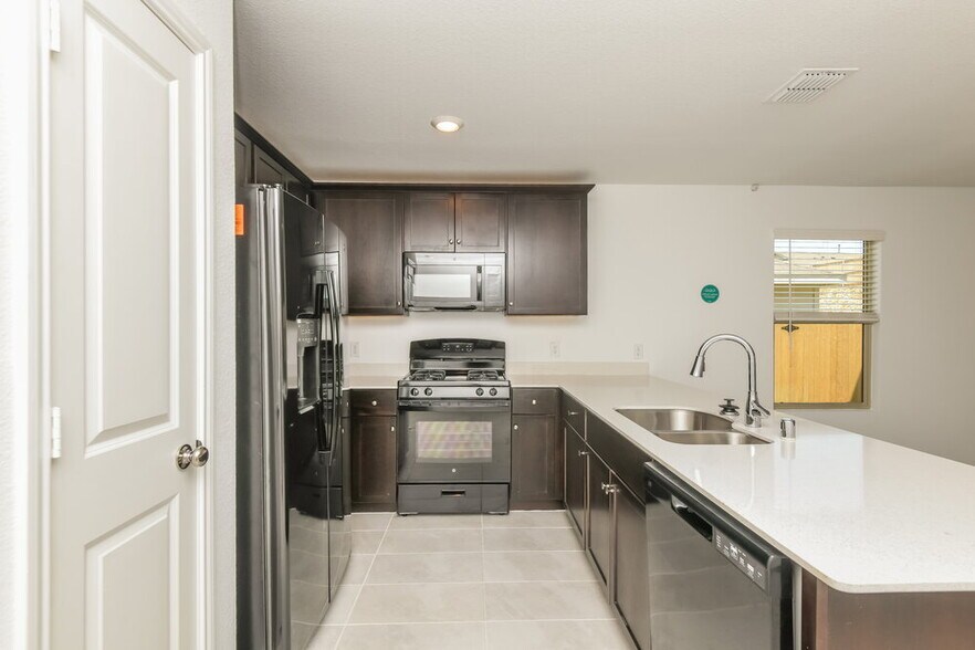 Building Photo - 8629 Mount Evans Ct