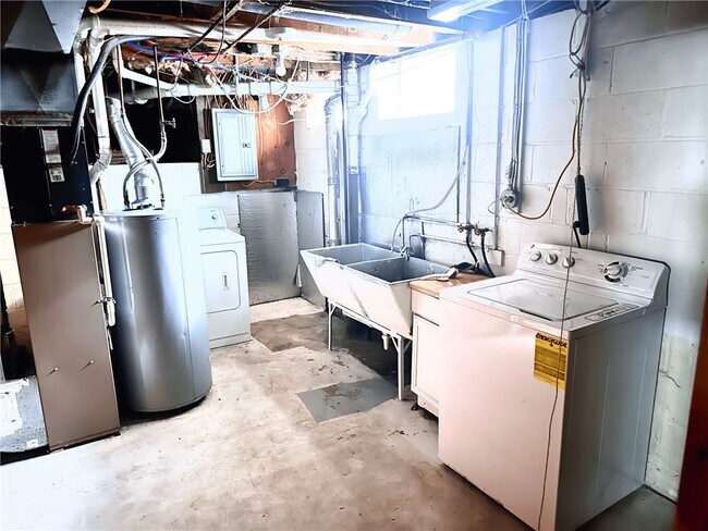 Building Photo - 115 Burben Way