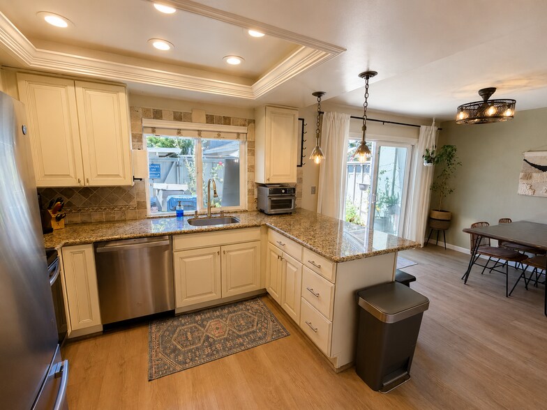 Building Photo - 2820 Bollinger Canyon Rd