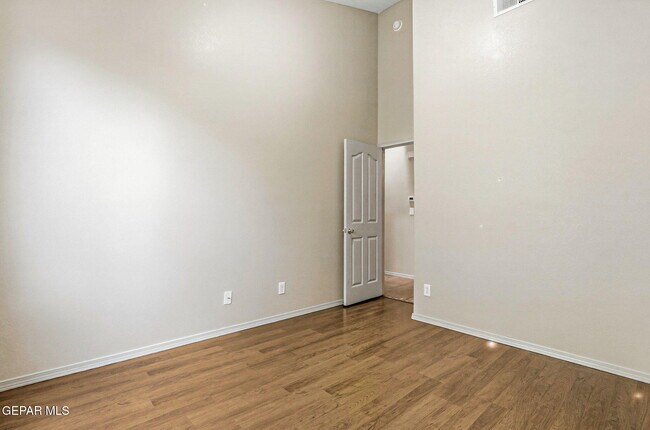 Building Photo - 1445 Paseo De Flor St