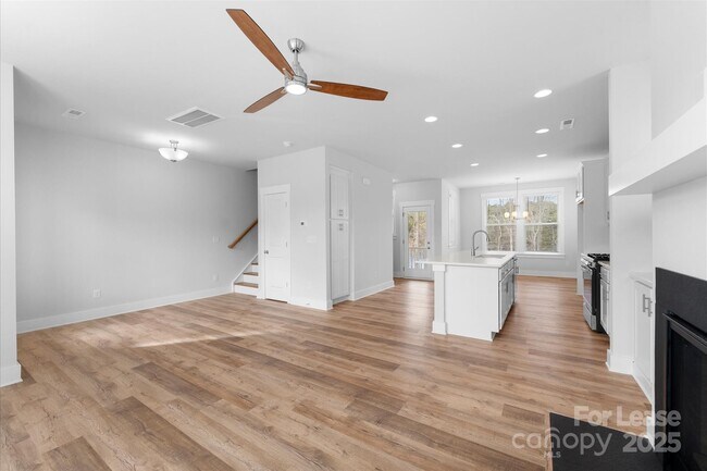 Building Photo - 628 Amalfi Dr