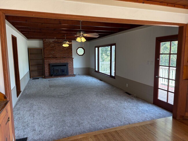 Building Photo - Views! Enchanting 2+1 Artists Retreat Nestled in Tujunga Hillsides
