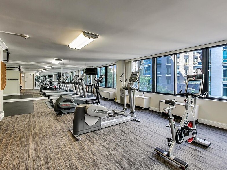 Building Photo - 2754 N Hampden Ct