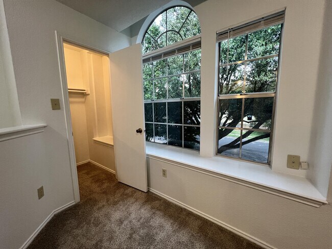 Building Photo - 8607 Cretys Cove