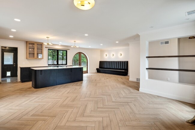 Building Photo - 1023 Greencliff Rd