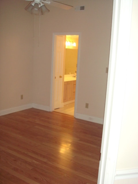 Building Photo - Charming 2-Bedroom Oasis with Screened Porch in Colony Lake