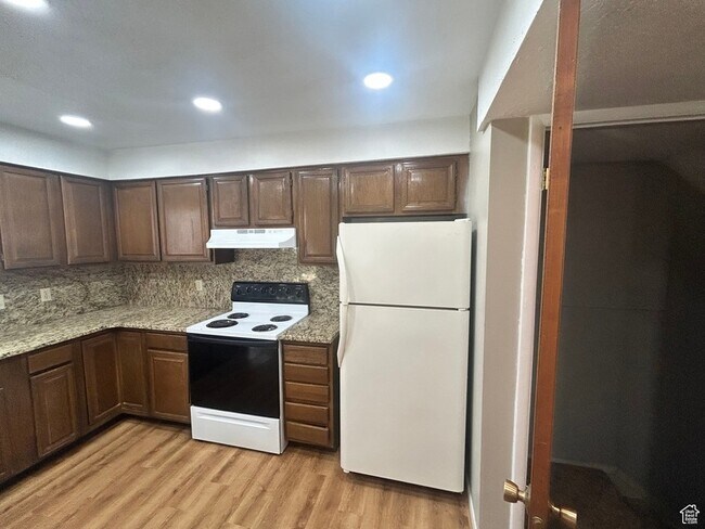 Building Photo - 3554 Van Buren Ave
