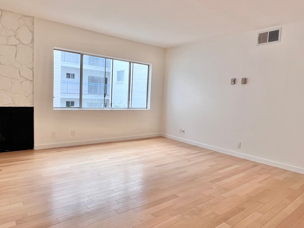 Building Photo - 11639 Chenault St