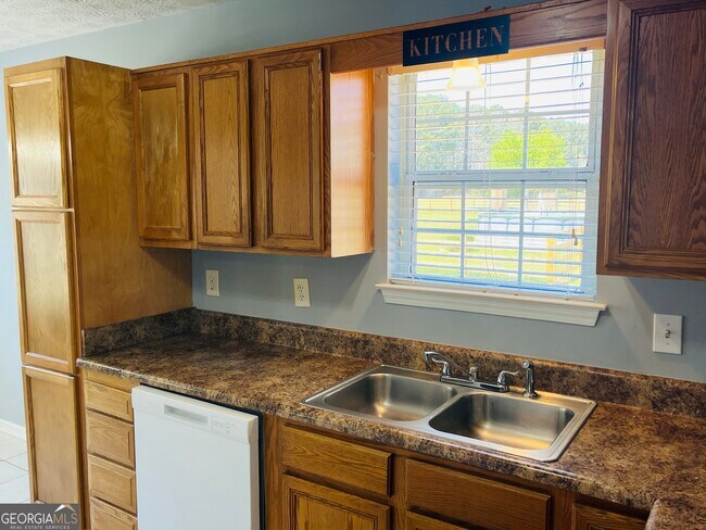 Building Photo - 405 Peeks Crossing Dr