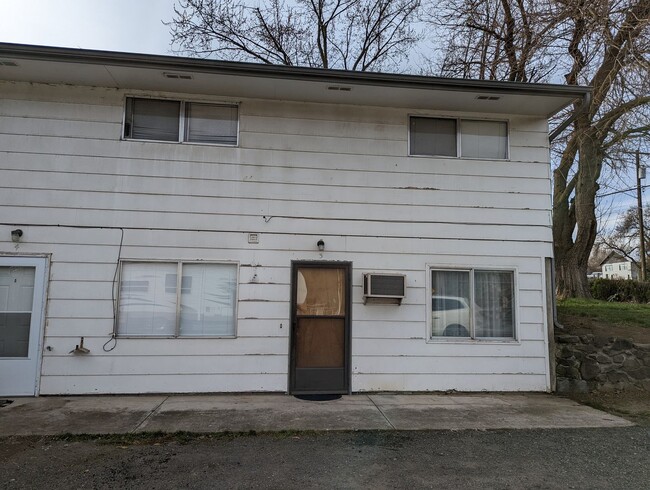 Building Photo - 2 bedroom Clarkston apartment