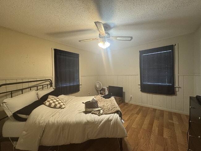Building Photo - Cozy 2 Bed, 1 Bath Home