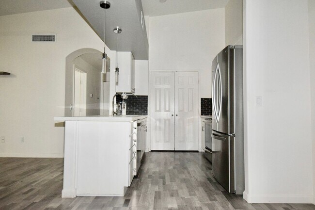 Building Photo - Great 2 bedroom 2 bathroom Mesa Condo