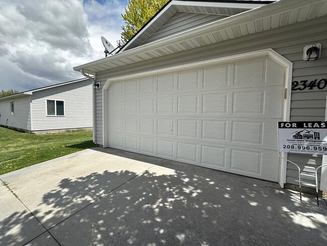 Building Photo - Perfect home in a perfect location in Nampa!