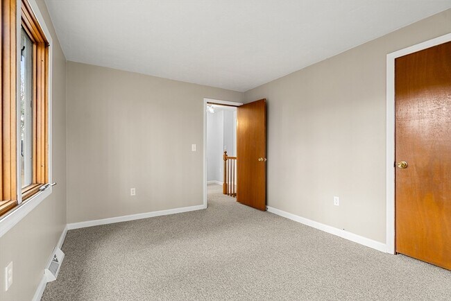 Building Photo - 206 Cardinal Ln