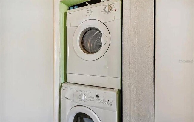 Building Photo - 2404 Florentine Way