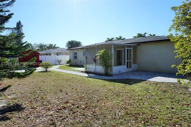 Building Photo - 4857 Alfresco St