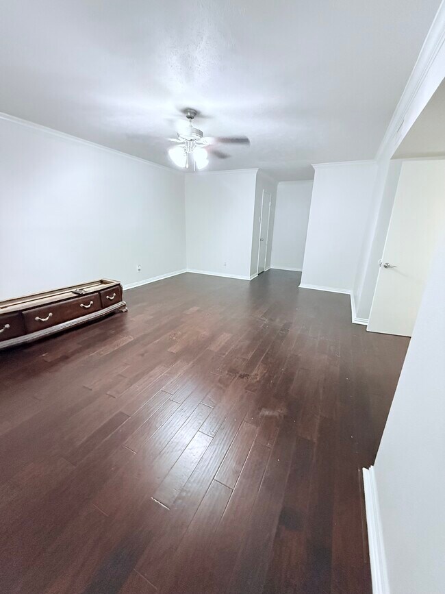 Building Photo - 5024 Middleton Cir