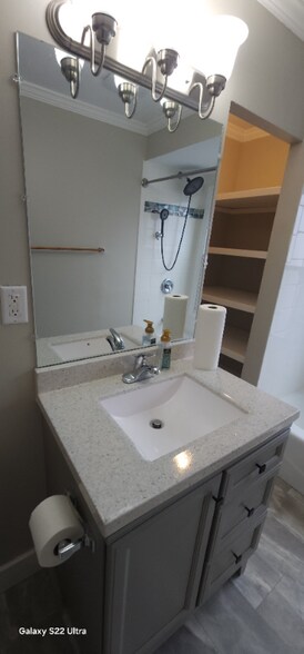 Building Photo - 524 Bowen St