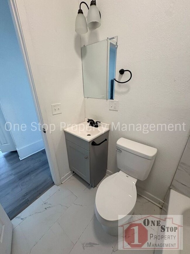 Building Photo - Gorgeous 4 Bedroom, 2 Bath in Independence!