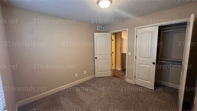 Building Photo - $1,850 - 4 bedroom / 3 bathrooms - Beautiful and Large Home! *COMING SOON*