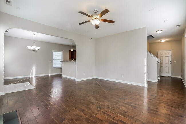 Building Photo - 104 W Webber Ln