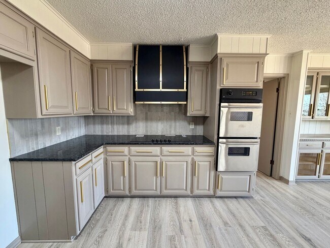 Building Photo - Beautifully Remodeled 3 Bedroom 2 Bathroom Home Available for Rent