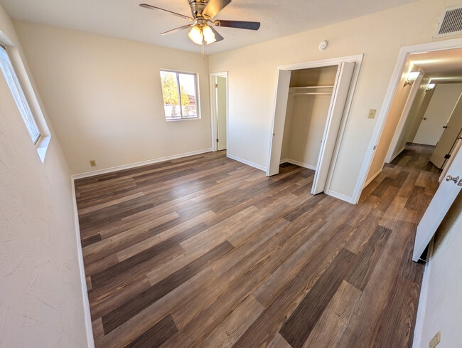 Building Photo - 3524 Mobile Ave