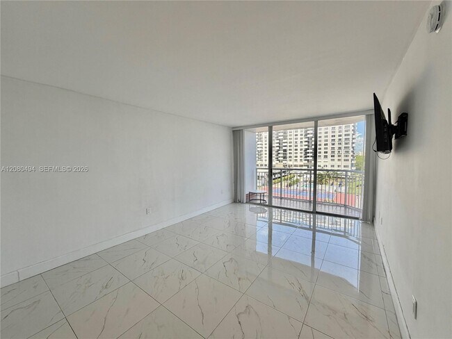 Building Photo - 18081 Biscayne Blvd