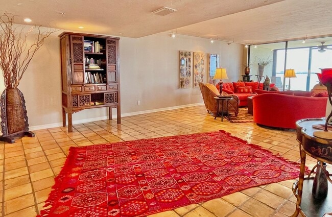 Building Photo - Sarasota Bay Penthouse