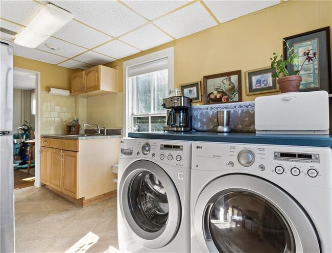 Building Photo - 32 School St