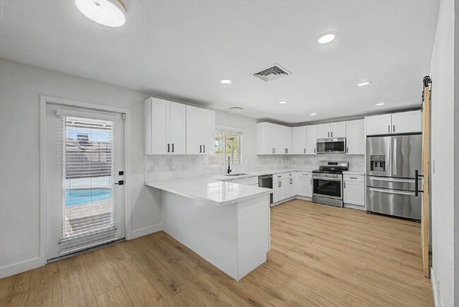 Building Photo - 2303 E Inverness Ave