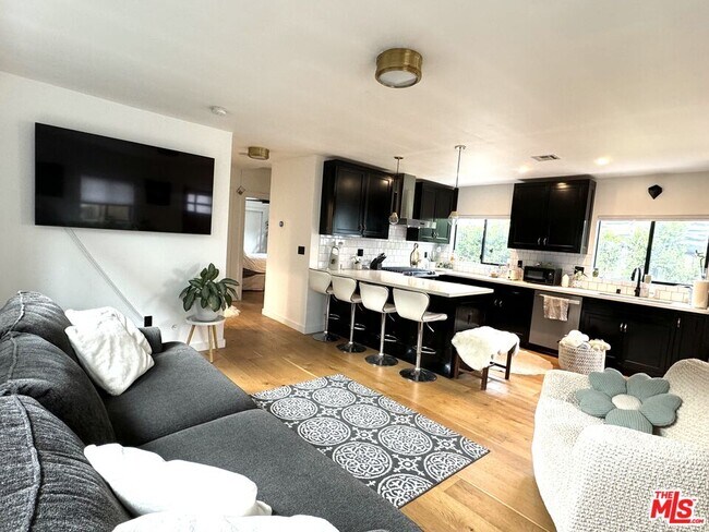 Building Photo - 2241 1/2 Harwood St