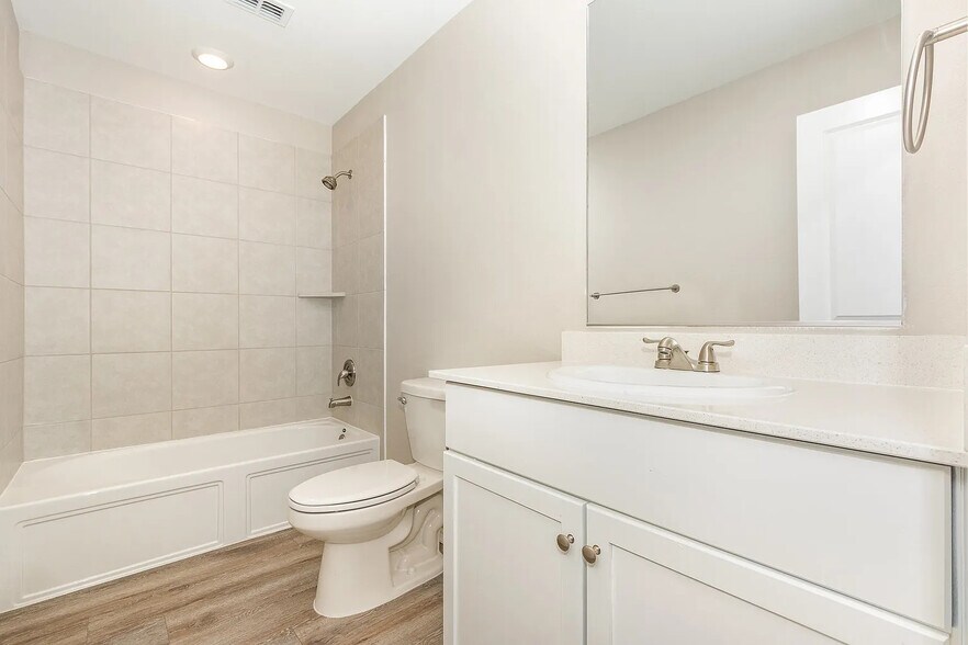 Building Photo - 7601 Bluebell Ln