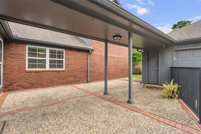 Building Photo - 2105 Murfield Dr