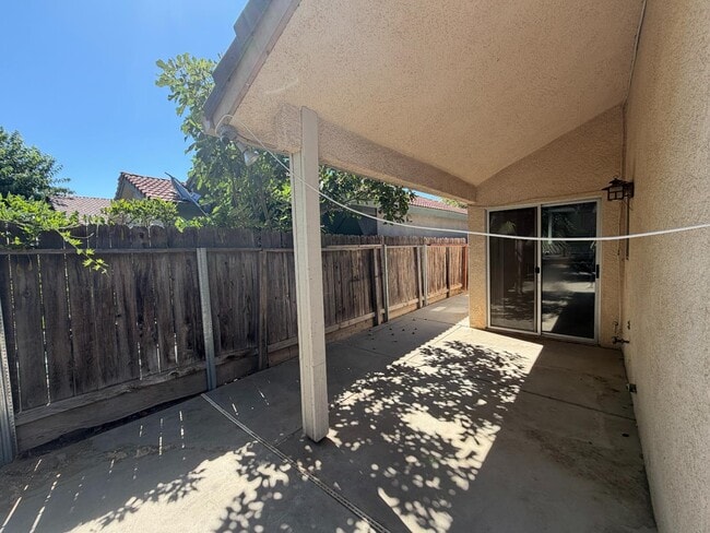 Building Photo - 5246 W Magill Ave
