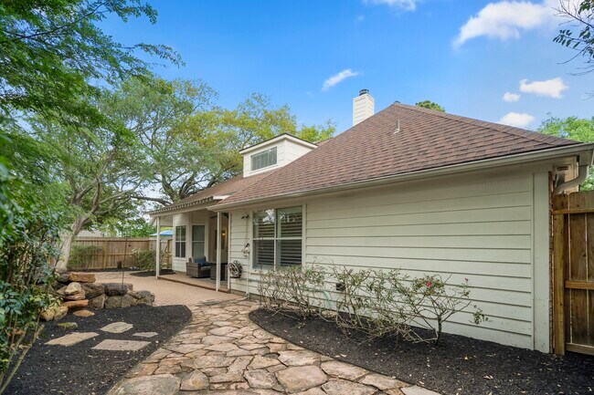 Building Photo - 9631 Bavaria Dr