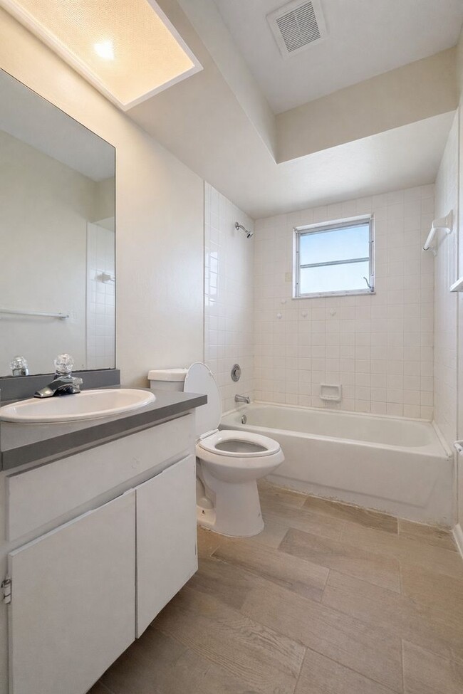 Building Photo - 5014-5014 26th St SW