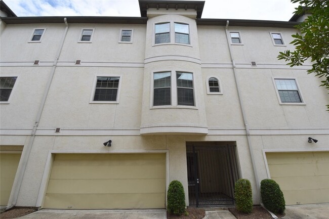 Building Photo - 2416 La Branch St