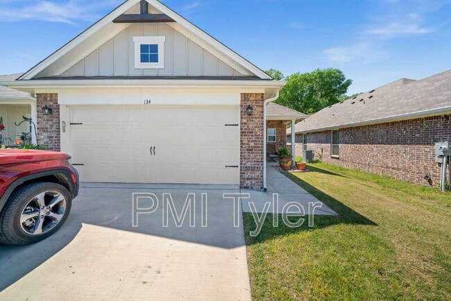 Building Photo - 134 Blue Bird Ln