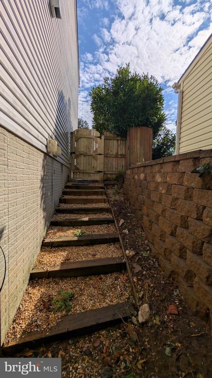 Building Photo - 5813 Shana Pl