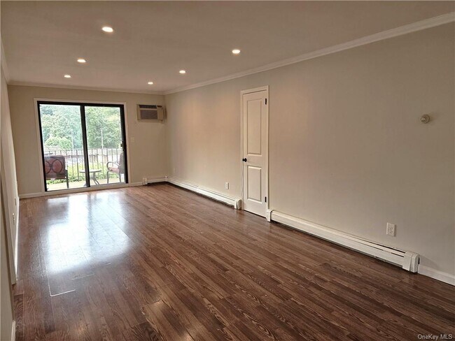 Building Photo - 9 Briarcliff Dr S