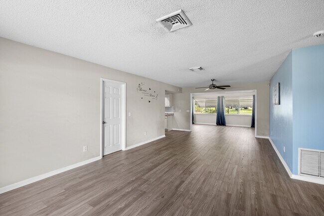 Building Photo - 7907 Sebastian Rd